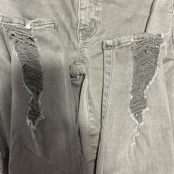 American Eagle distressed ‘Next Level Stretch’ skinny jeans. Size 6 - Picture 3 of 3